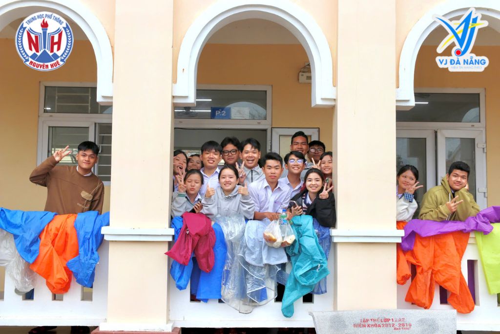 https://www.vjdanang.com/Resources/Blogs/Thumbnails/22/180/vj-da-nang-trao-5-suat-hoc-bong-cho-hoc-sinh-thpt-nguyen-hue-tai-quang-nam-180.jpg