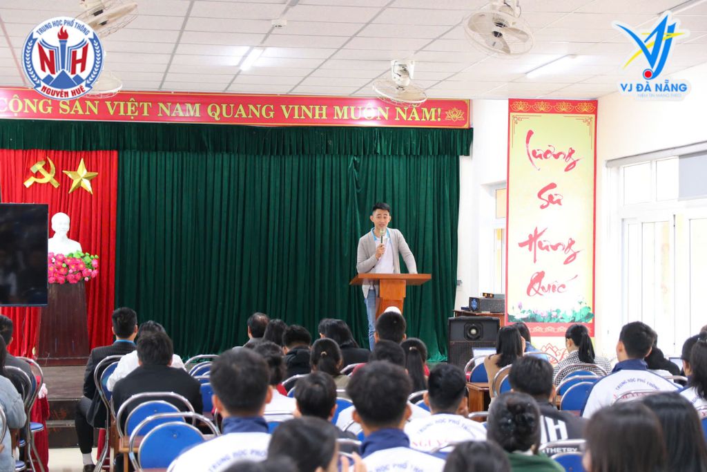 https://www.vjdanang.com/Resources/Blogs/Thumbnails/22/181/vj-da-nang-trao-5-suat-hoc-bong-cho-hoc-sinh-thpt-nguyen-hue-tai-quang-nam-181.jpg