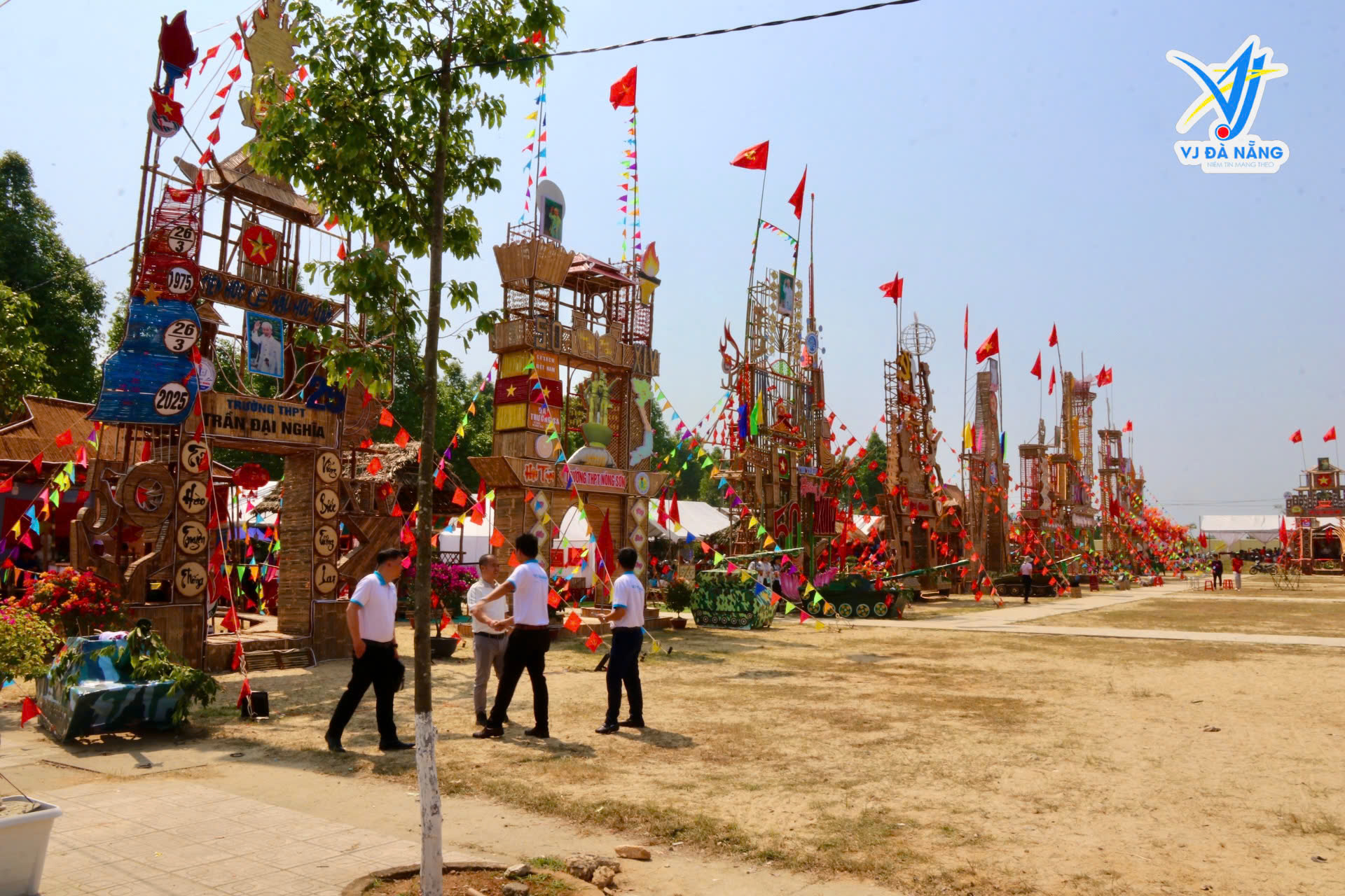 https://www.vjdanang.com/Resources/Blogs/Thumbnails/29/379/vj-da-nang-dong-hanh-cung-cac-truong-thpt-tai-trai-he-huyen-que-son-ngay-26032025-379.jpg
