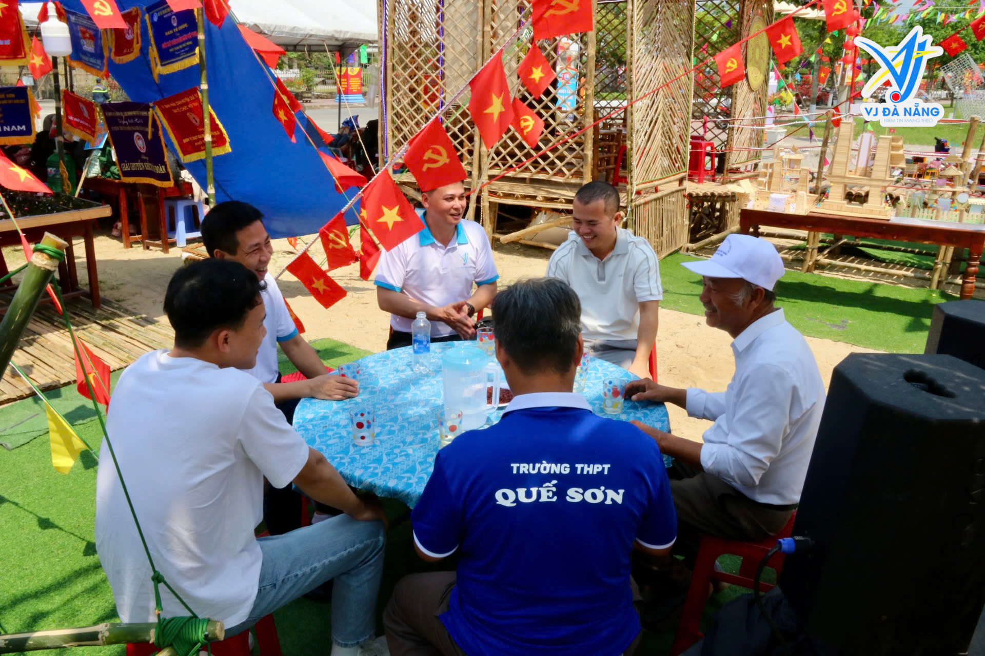 https://www.vjdanang.com/Resources/Blogs/Thumbnails/29/381/vj-da-nang-dong-hanh-cung-cac-truong-thpt-tai-trai-he-huyen-que-son-ngay-26032025-381.jpg