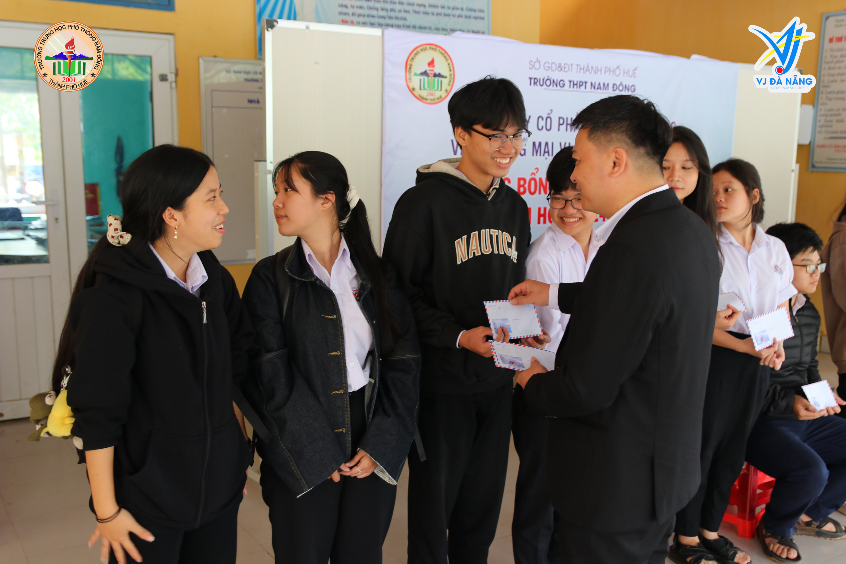 https://www.vjdanang.com/Resources/Blogs/Thumbnails/40/620/vj-da-nang-trao-hoc-bong-cho-hoc-sinh-thpt-nam-dong-hue-1742025--620.png