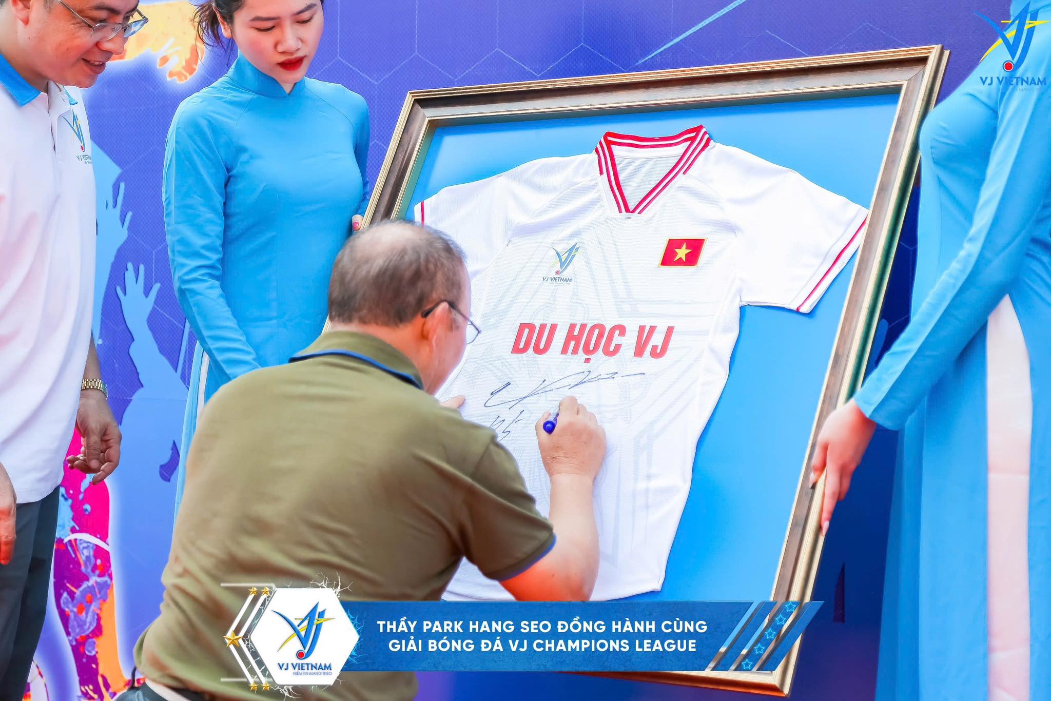 https://www.vjdanang.com/Resources/Blogs/Thumbnails/47/818/su-kien-hlv-park-hang-seo-tro-thanh-dai-su-thuong-hieu-cho-vj-042025-818.jpg
