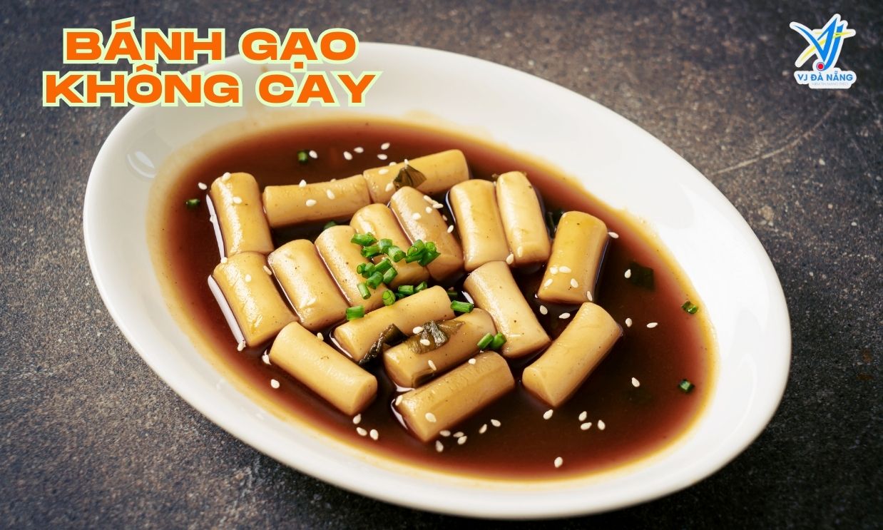 https://www.vjdanang.com/Resources/Blogs/Thumbnails/49/1061/tokbokki-banh-gao-han-quoc-kham-pha-7-dieu-thu-vi-ve-mon-an-truyen-thong-1061.jpg