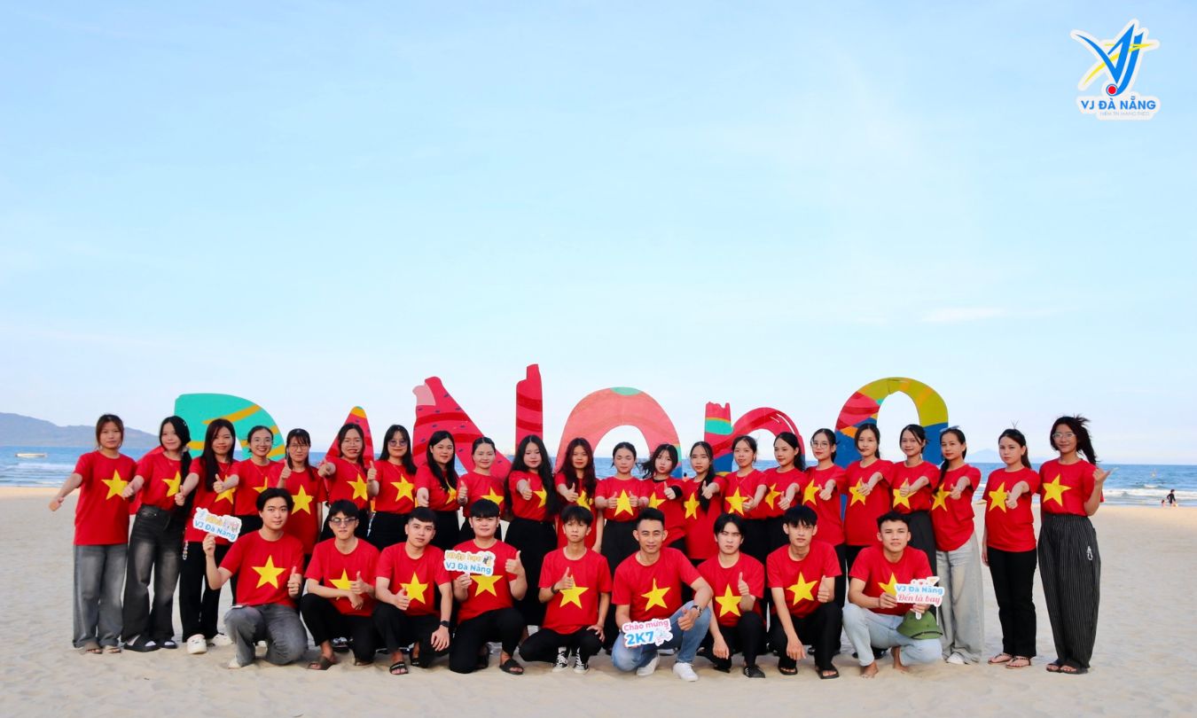 https://www.vjdanang.com/Resources/Blogs/Thumbnails/51/1121/vj-da-nang-chao-mung-50-nam-giai-phong-mien-nam-thong-nhat-dat-nuoc-3041975-1121.jpg