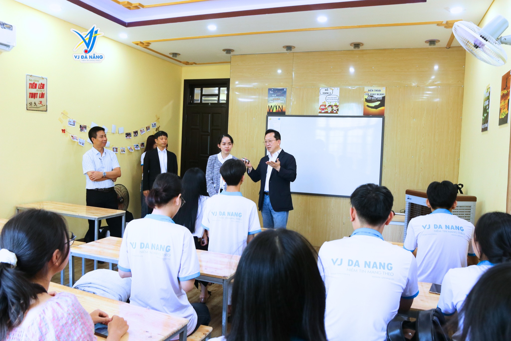 https://www.vjdanang.com/Resources/Blogs/Thumbnails/54/1215/su-kien-dai-hoc-chungang-ghe-tham-vj-da-nang-ngay-2352025-1215.jpg