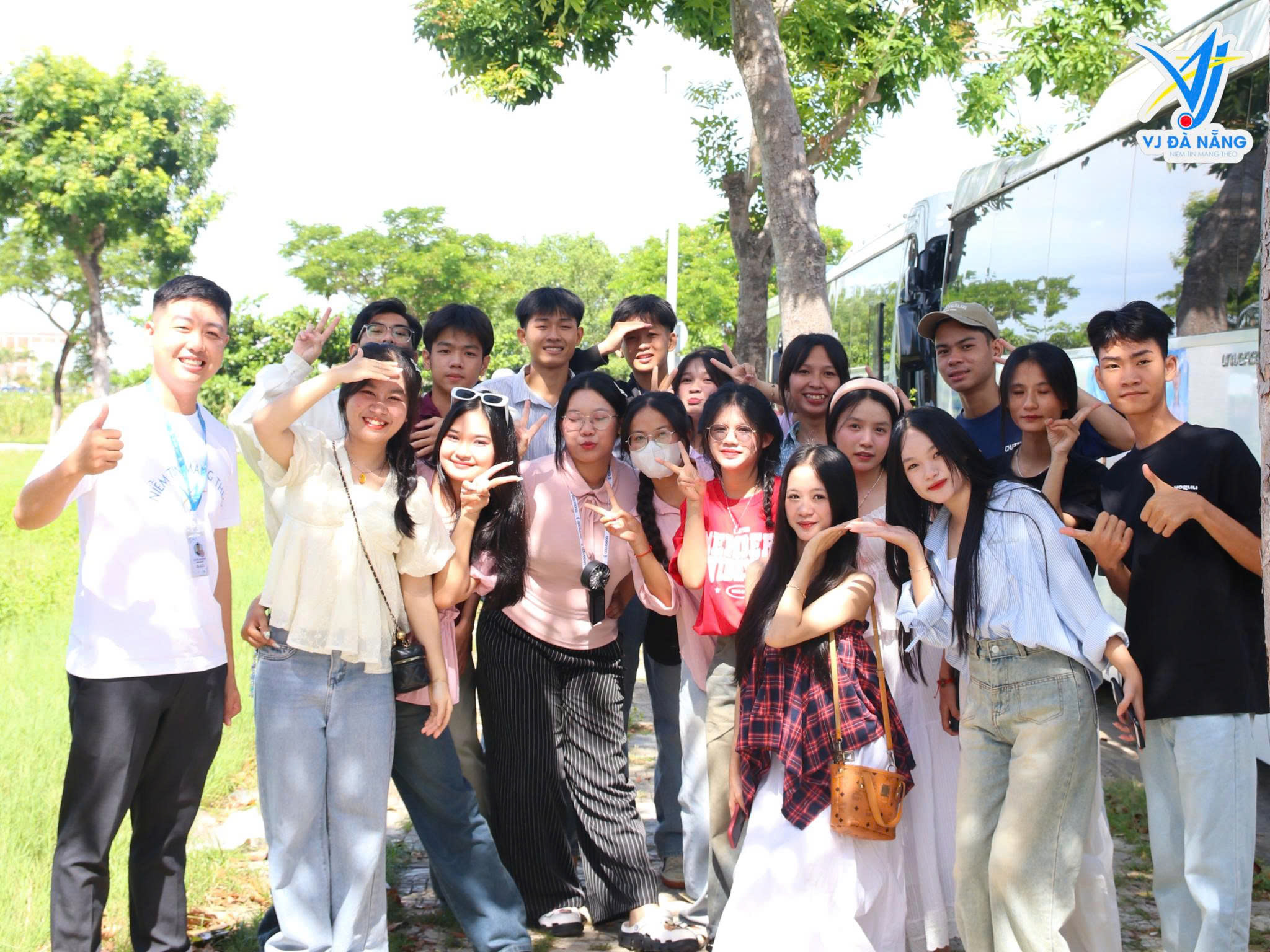 https://www.vjdanang.com/Resources/Blogs/Thumbnails/61/1358/vj-da-nang-don-hon-200-hoc-sinh-tham-quan-va-trai-nghiem-da-nang-1358.jpg