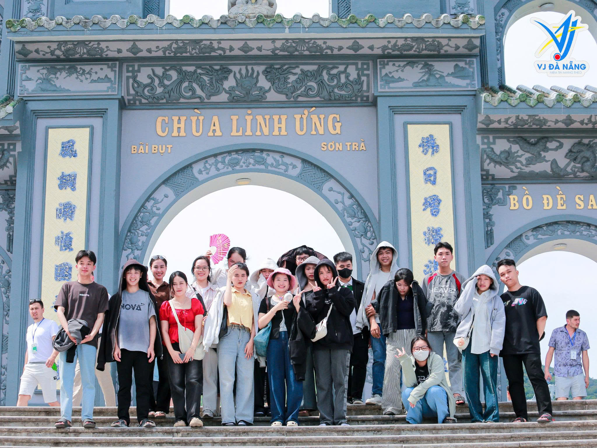 https://www.vjdanang.com/Resources/Blogs/Thumbnails/61/1362/vj-da-nang-don-hon-200-hoc-sinh-tham-quan-va-trai-nghiem-da-nang-1362.jpg