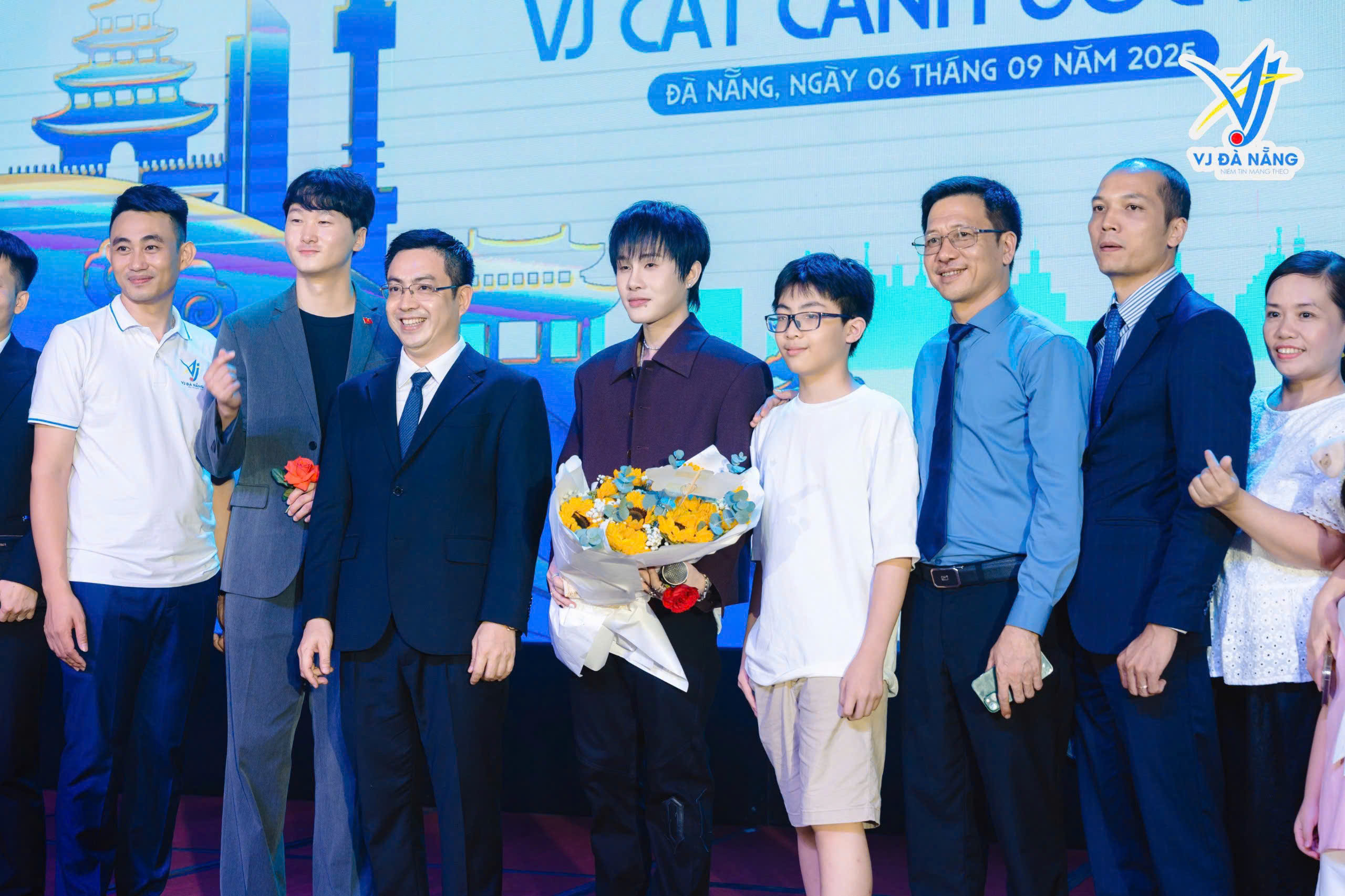https://www.vjdanang.com/Resources/Blogs/Thumbnails/66/1484/le-khai-giang-vj-da-nang-2025-cat-canh-uoc-mo-1484.jpg