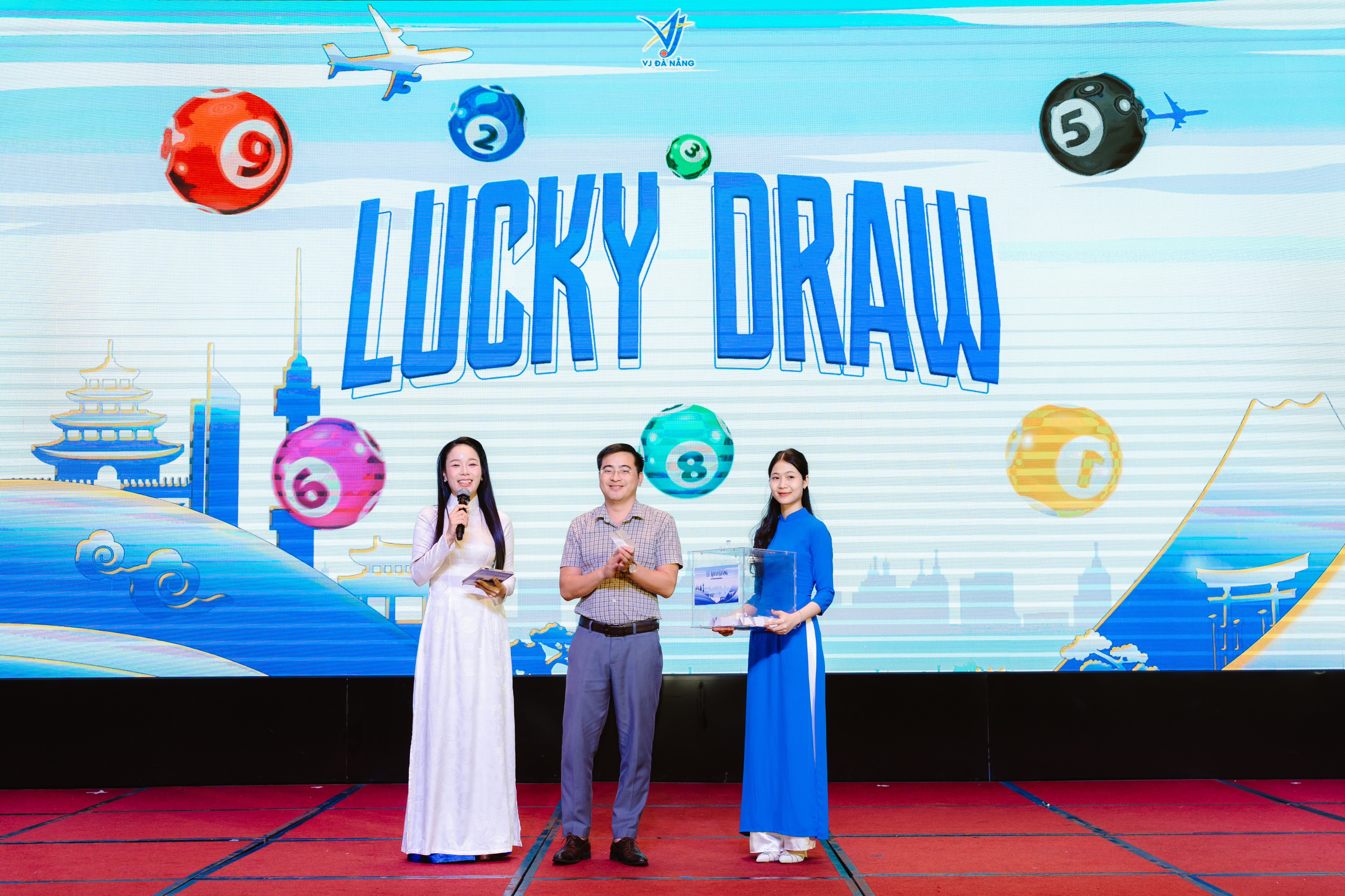 https://www.vjdanang.com/Resources/Blogs/Thumbnails/68/1517/chuong-trinh-boc-tham-trung-thuong-tai-le-khai-giang-vj-da-nang-2025-1517.jpg