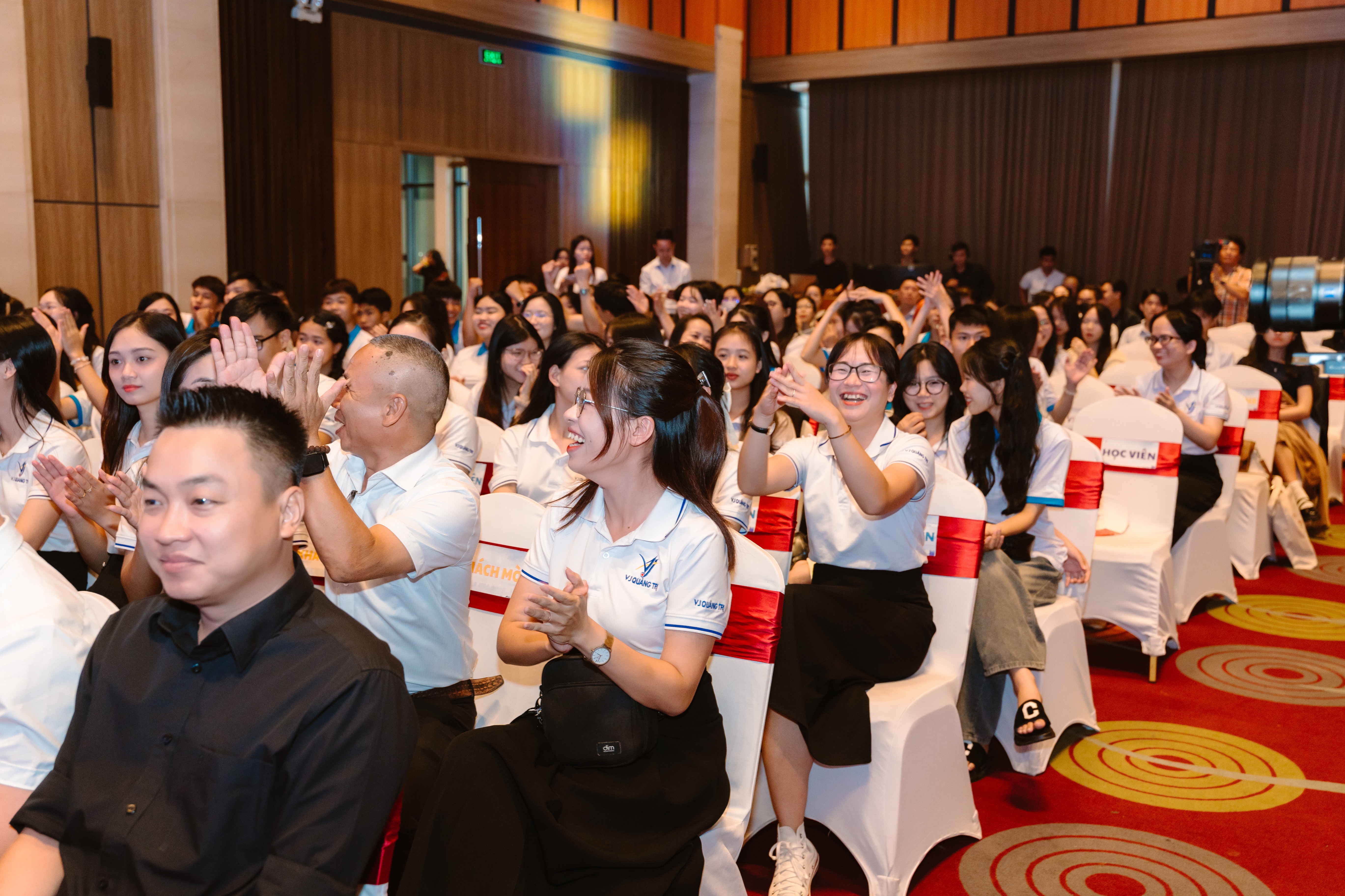 https://www.vjdanang.com/Resources/Blogs/Thumbnails/68/1522/chuong-trinh-boc-tham-trung-thuong-tai-le-khai-giang-vj-da-nang-2025-1522.jpg