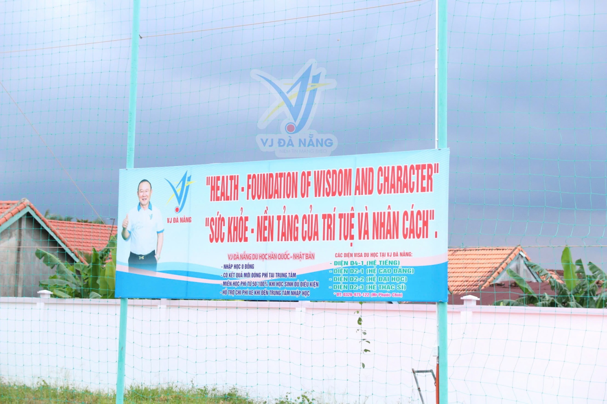https://www.vjdanang.com/Resources/Blogs/Thumbnails/71/1580/giai-bong-da-vleague-nam-thpt-que-son-tranh-cup-vj-da-nang-1580.jpg