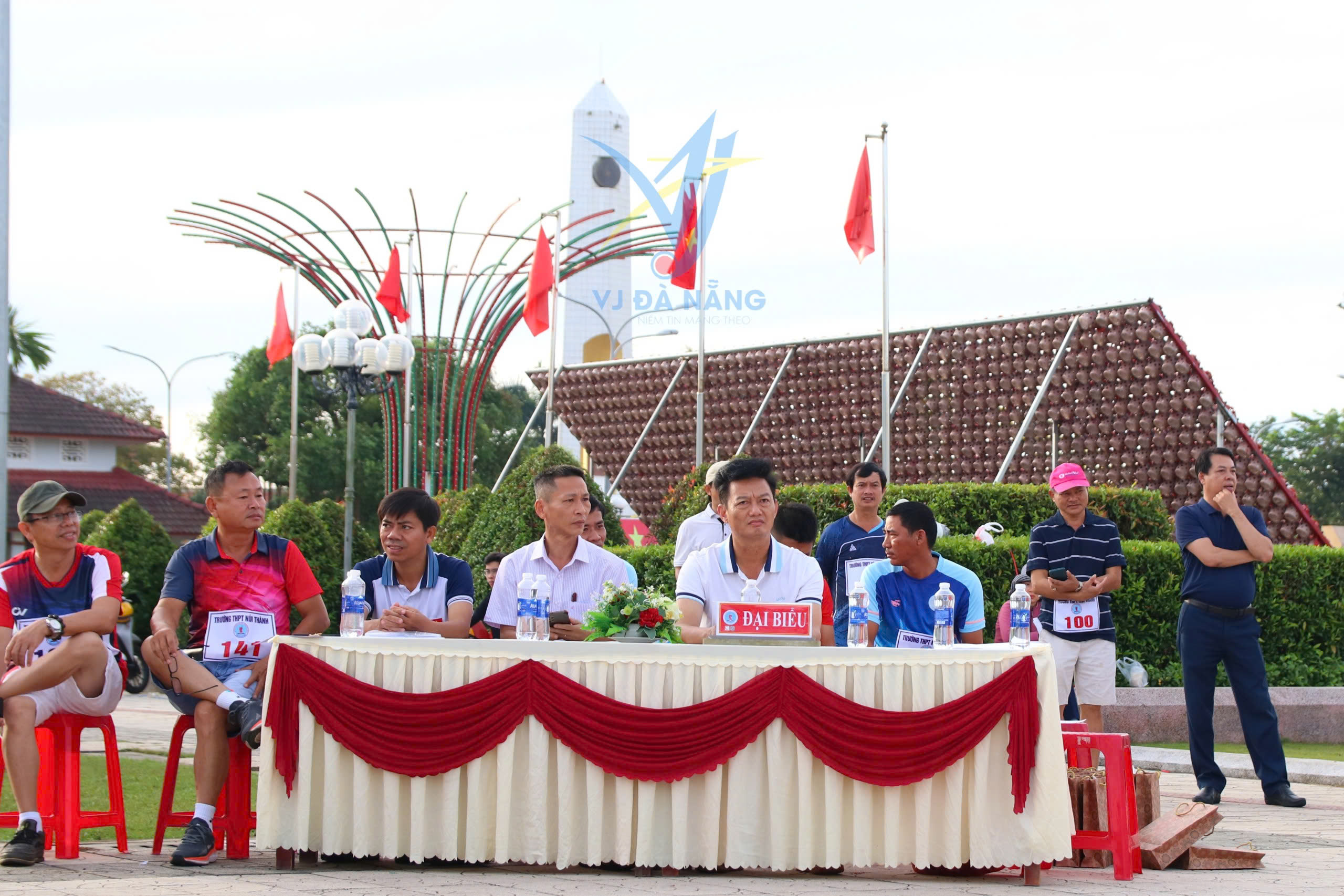 https://www.vjdanang.com/Resources/Blogs/Thumbnails/72/1595/vj-da-nang-dong-hanh-cung-giai-chay-viet-da-truong-thpt-nui-thanh-1595.jpg