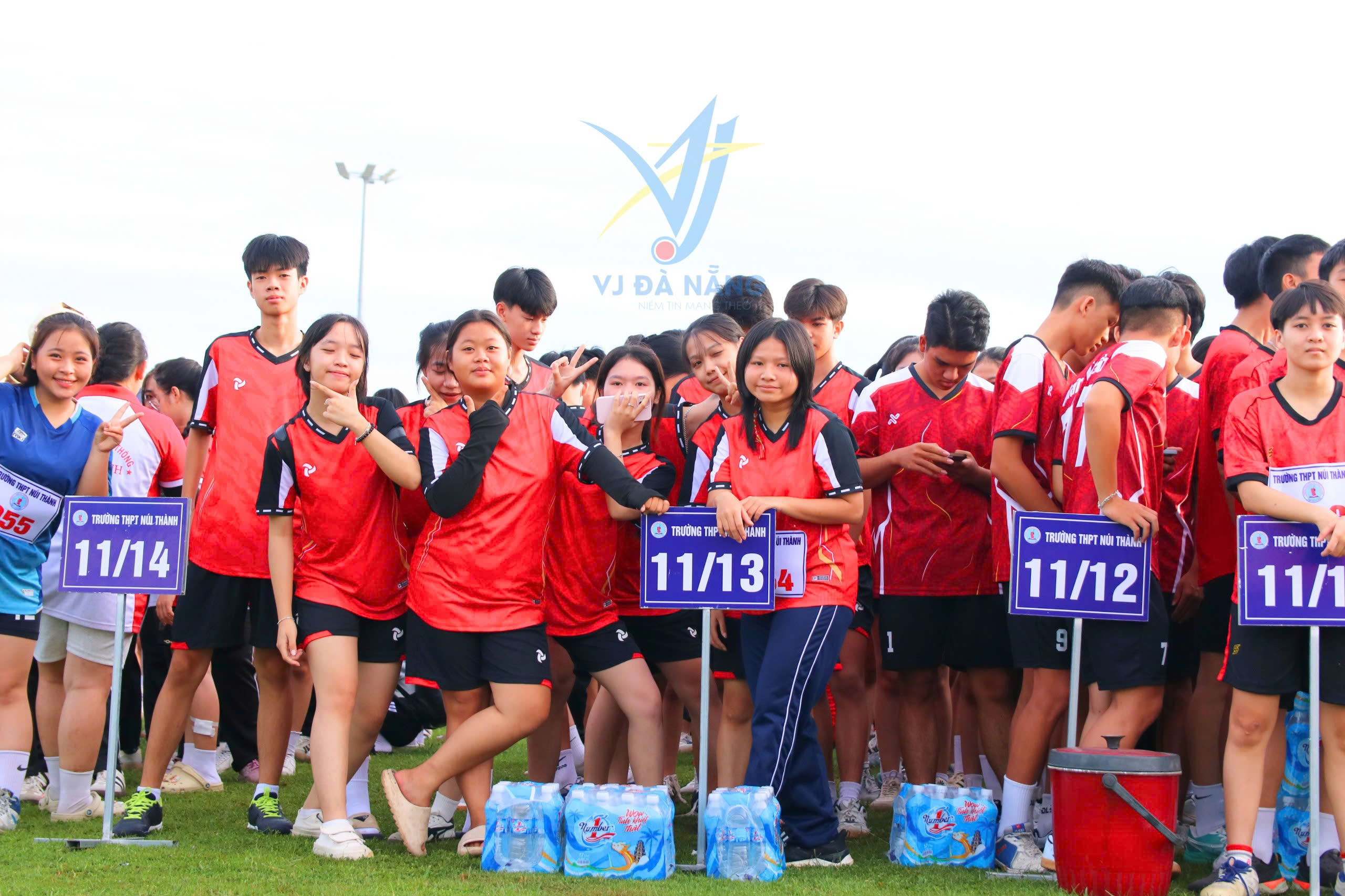 https://www.vjdanang.com/Resources/Blogs/Thumbnails/72/1597/vj-da-nang-dong-hanh-cung-giai-chay-viet-da-truong-thpt-nui-thanh-1597.jpg