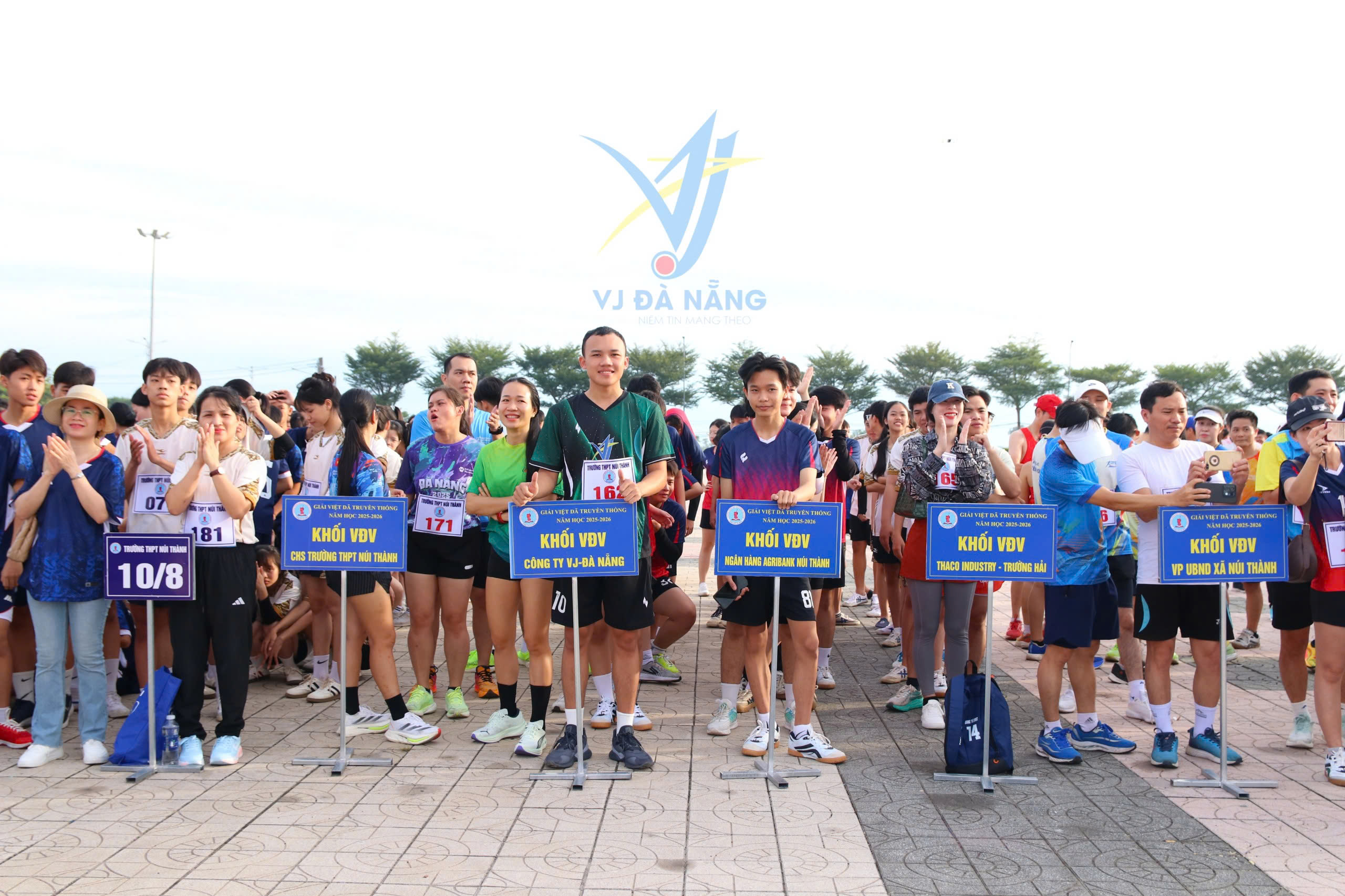 https://www.vjdanang.com/Resources/Blogs/Thumbnails/72/1599/vj-da-nang-dong-hanh-cung-giai-chay-viet-da-truong-thpt-nui-thanh-1599.jpg