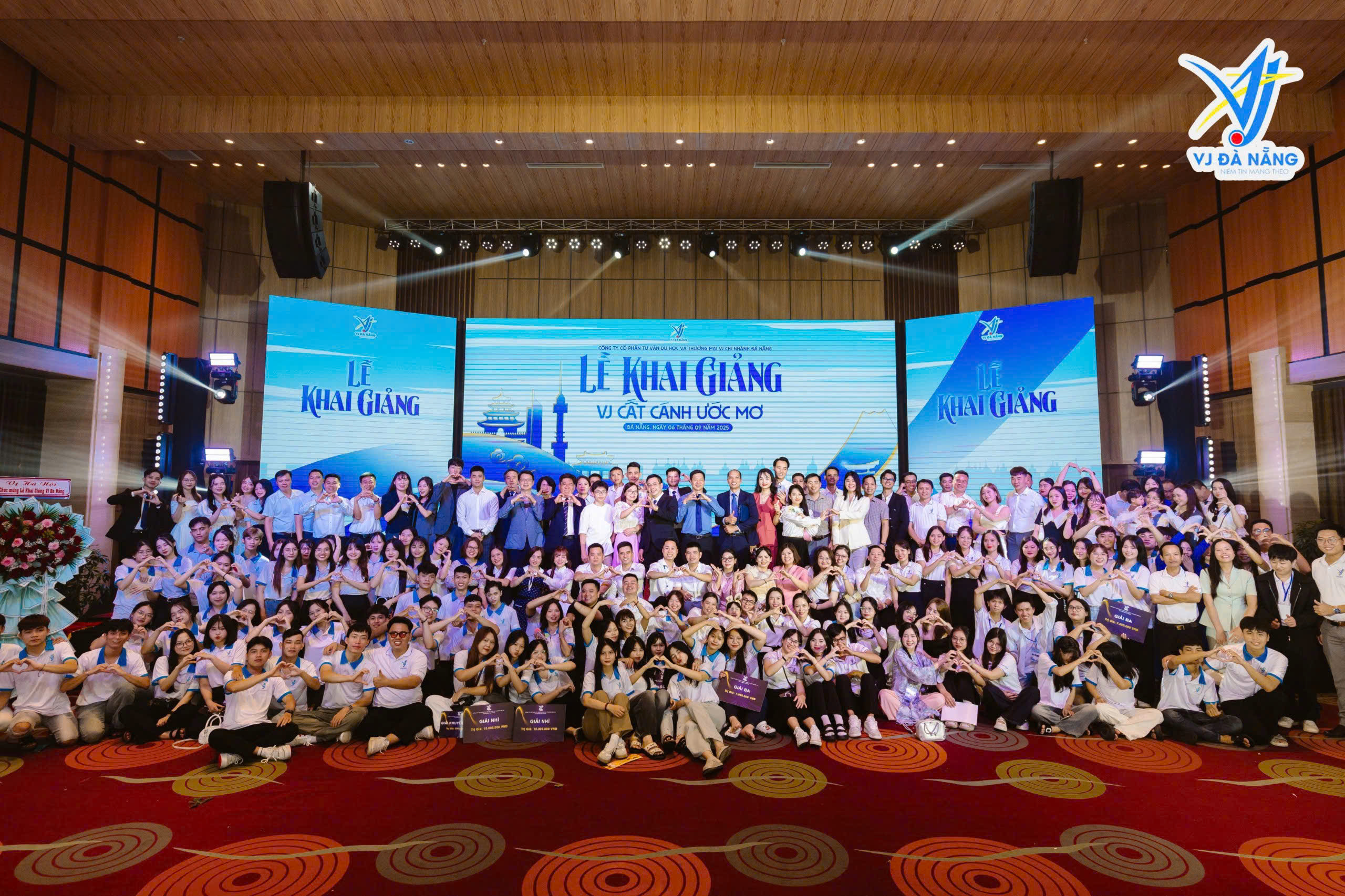 https://www.vjdanang.com/Resources/Blogs/Thumbnails/75/1648/vj-da-nang-trao-giai-boc-tham-sau-su-kien-le-khai-giang-teambuilding-2025-1648.jpg