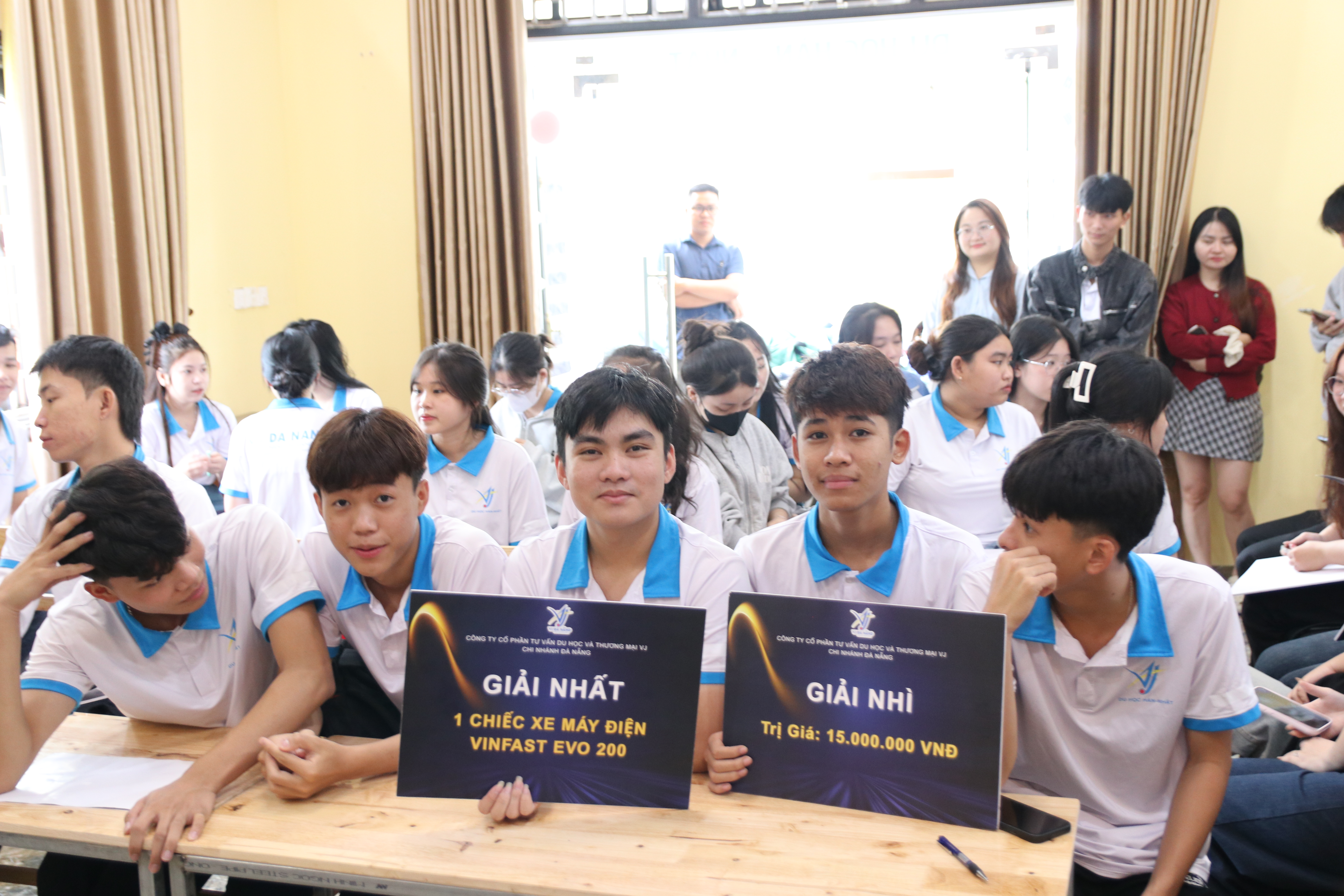 https://www.vjdanang.com/Resources/Blogs/Thumbnails/75/1650/vj-da-nang-trao-giai-boc-tham-sau-su-kien-le-khai-giang-teambuilding-2025-1650.JPG